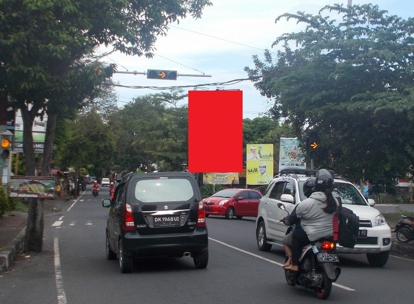 Pertigaan Jl Untung Surapati - Jl Veteran 