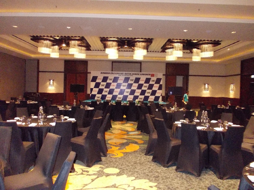 Backdrop Meet and Greet With Lorenzo