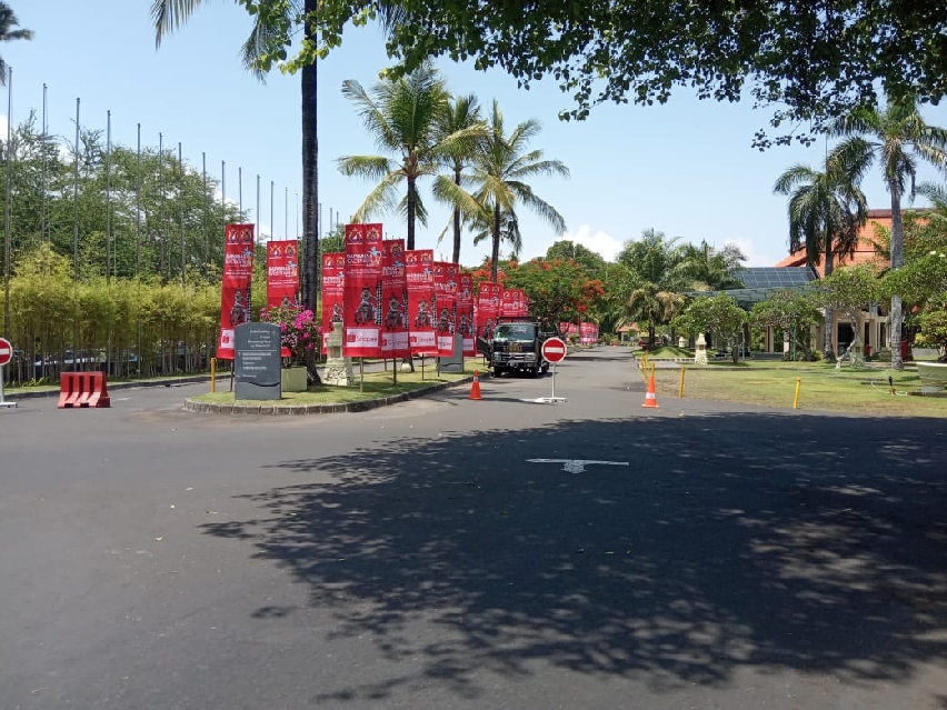 T Banner Kadin Bali